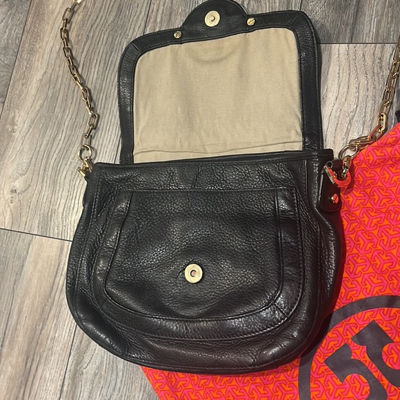 Great condition Tory Burch purse in black and gold detail/trim - Picture 4 of 16